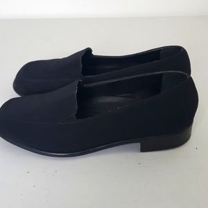 Trotters Betty Black Loafers